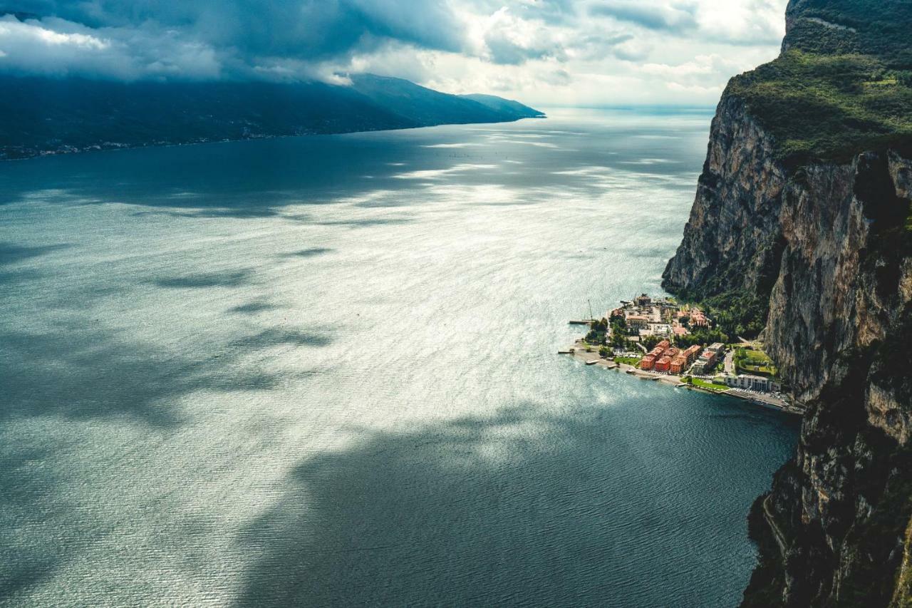 Antica Casa Alboletta - Appartamento Frida Kahlo Riva del Garda Kültér fotó
