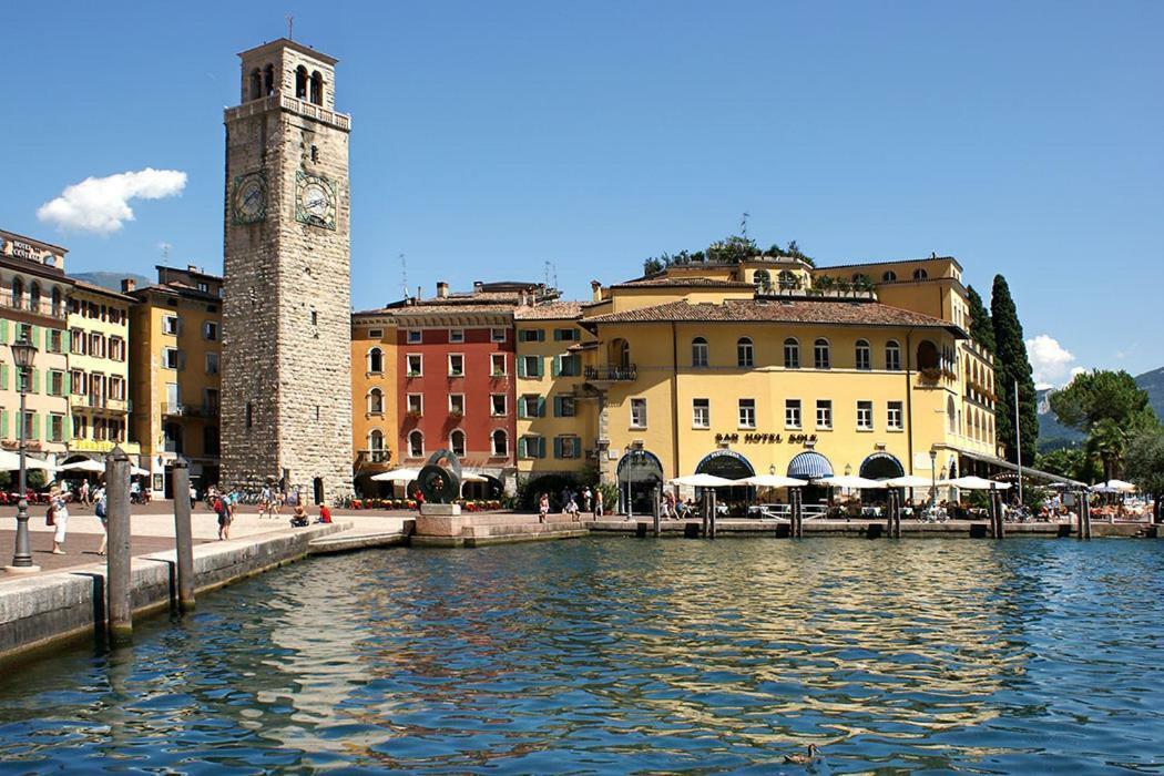 Antica Casa Alboletta - Appartamento Frida Kahlo Riva del Garda Kültér fotó